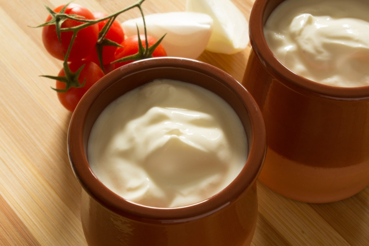 Több tejfölt visszahívnak a forgalomból szennyezettség miatt