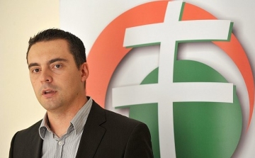 Földtörvény - Jobbik: 'Áder is beállt a gátlástalan hazaárulók sorába'