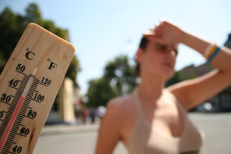 Életbe léptetik a vörös kódot vasárnap déltől a hőség miatt