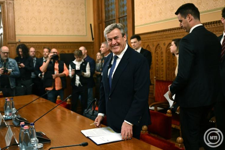 Kapitány István: Magyarország nem válik le az orosz energiáról, és marad a rezsicsökkentés